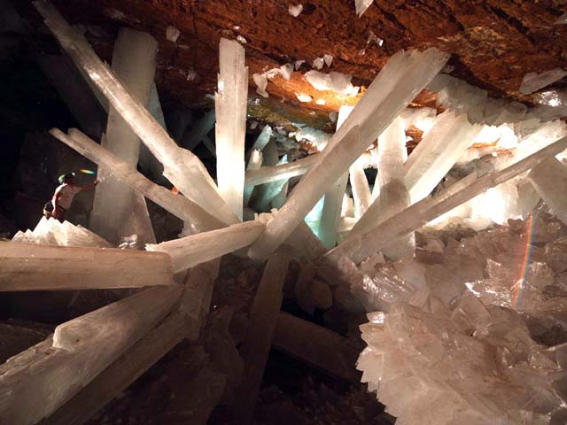 giant crystal cave simulacrum